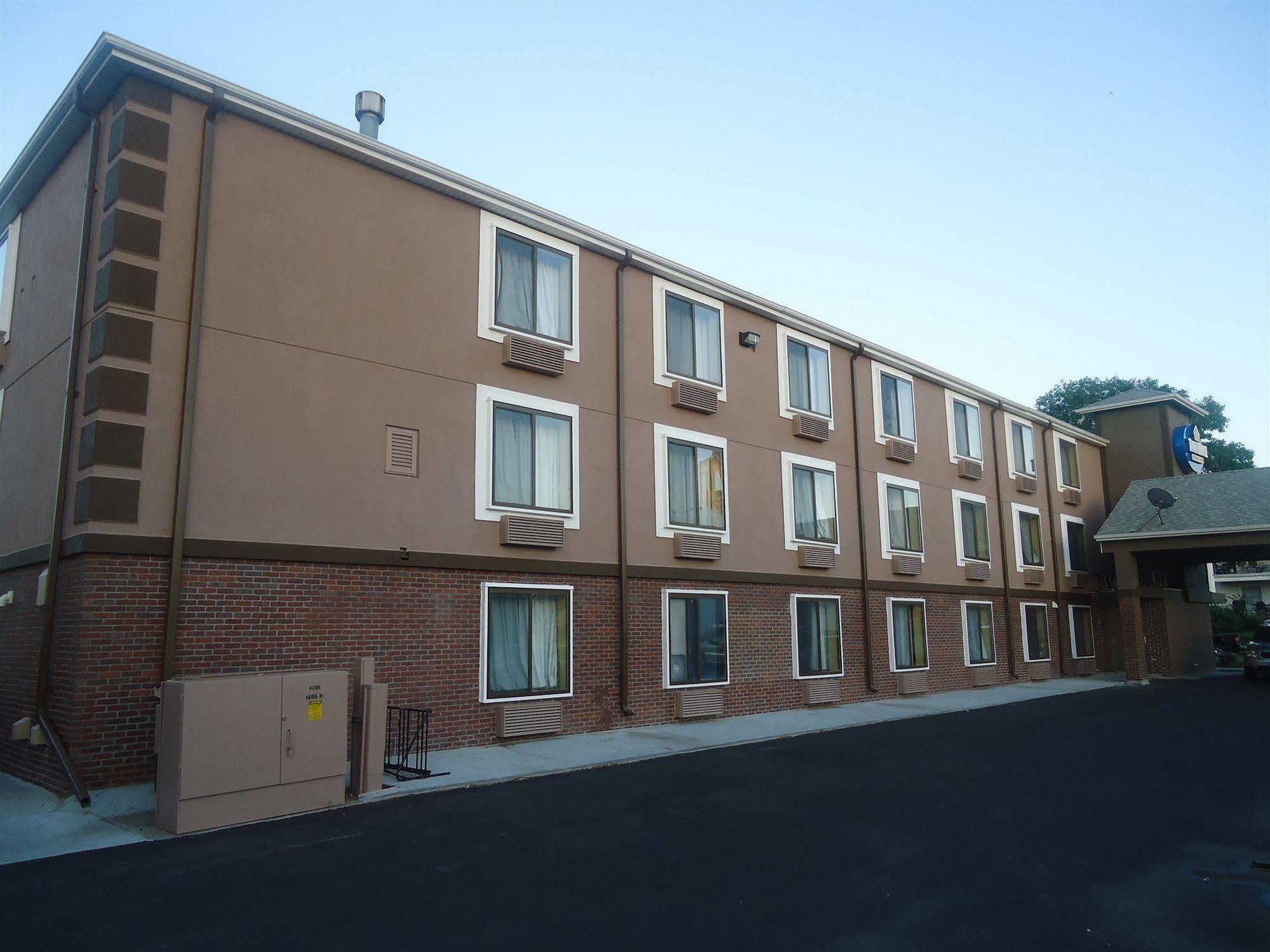 Townhouse Extended Stay Hotel Downtown Lincoln Exterior foto